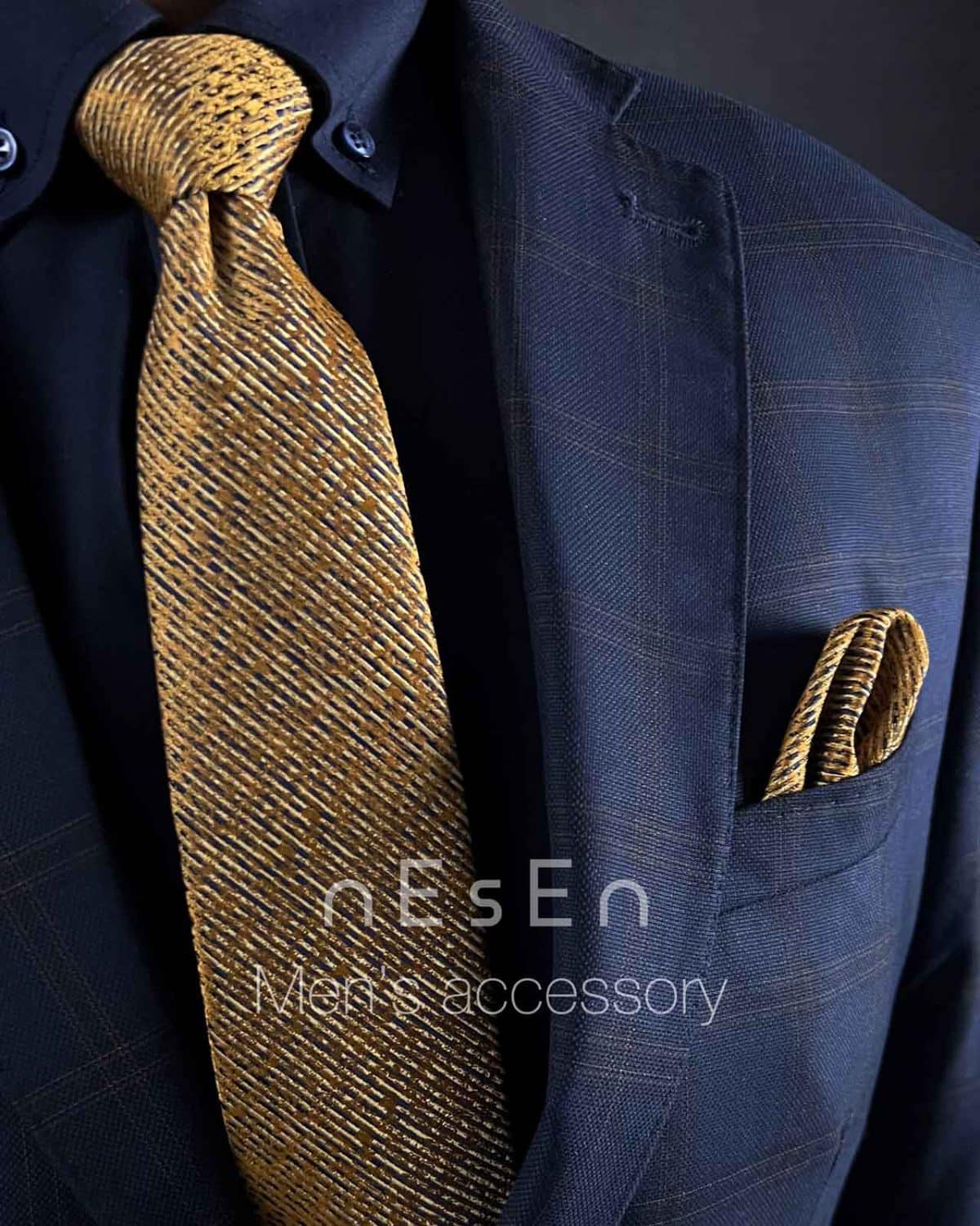 کراوات طلایی کجراه نسن