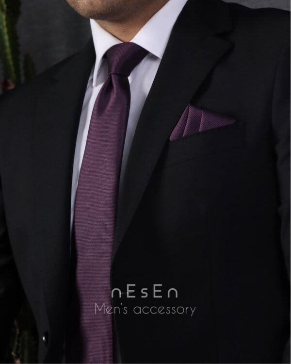 ست کراوات و دستمال جیب مردانه نسن بنفش بادمجانی ساده (جودون) S7