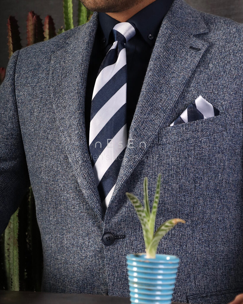 ست کراوات و دستمال جیب مردانه NESEN | طرح کجراه سرمه‌ای سفید T138