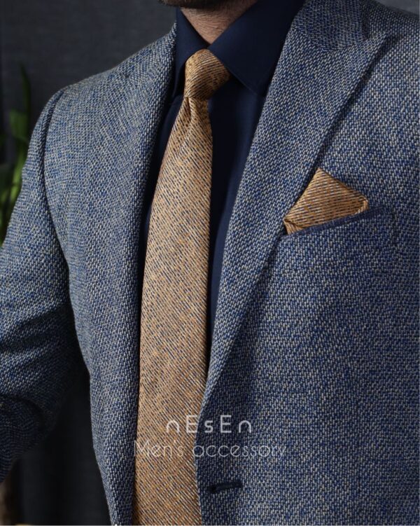 ست کراوات و دستمال جیب مردانه نسن | طلایی | طرح کجراه T96