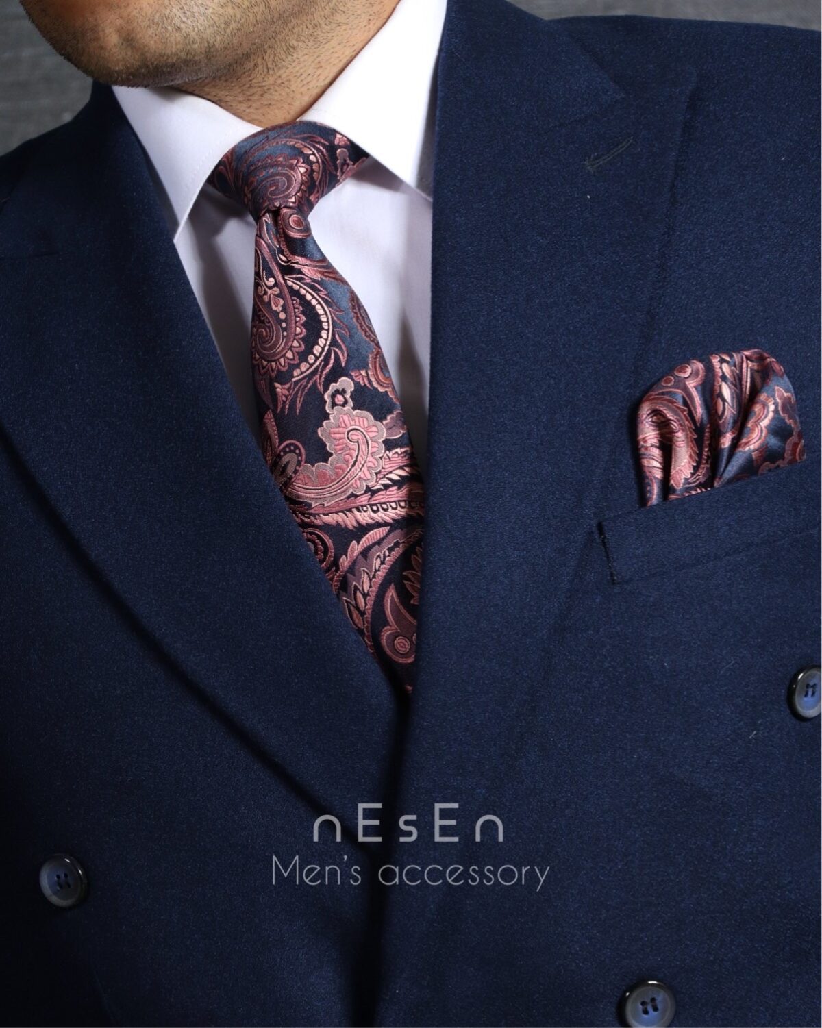خرید ست کراوات و دستمال‌جیب مردانه نسن | طرح بته‌جقه سرمه‌ای صورتی T77