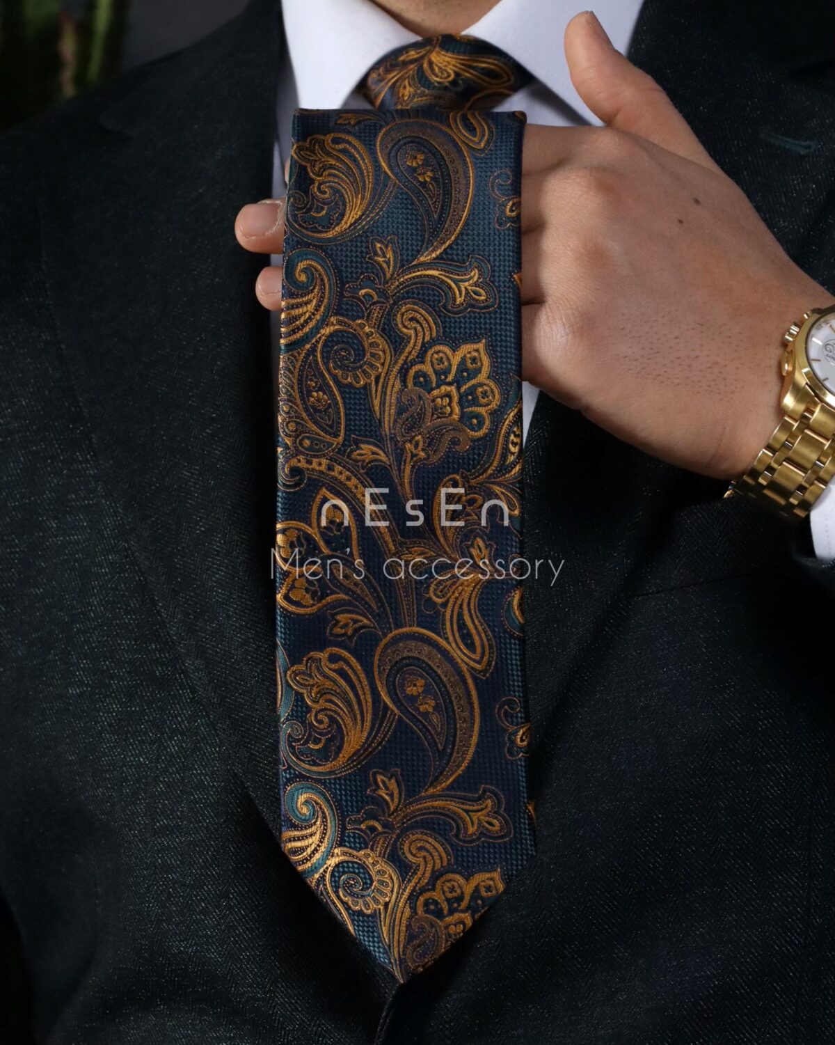 ست کراوات و دستمال جیب مردانه نسن | طرح بته جقه سبز طلایی T119